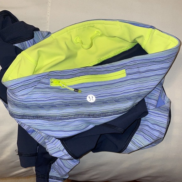 Lululemon Work out tights. Size 4 (worn once) - Picture 3 of 12